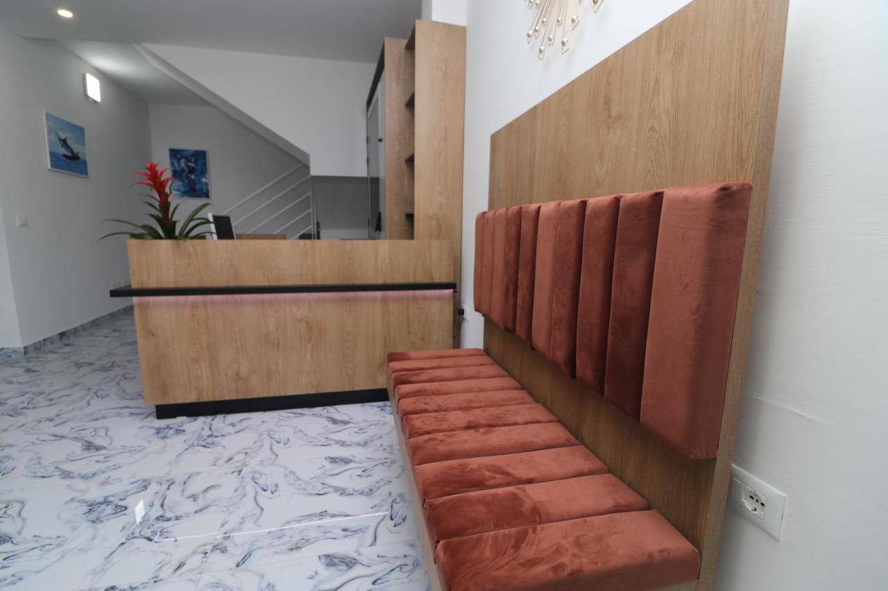 Heming-Way Hotel Durrës Buitenkant foto
