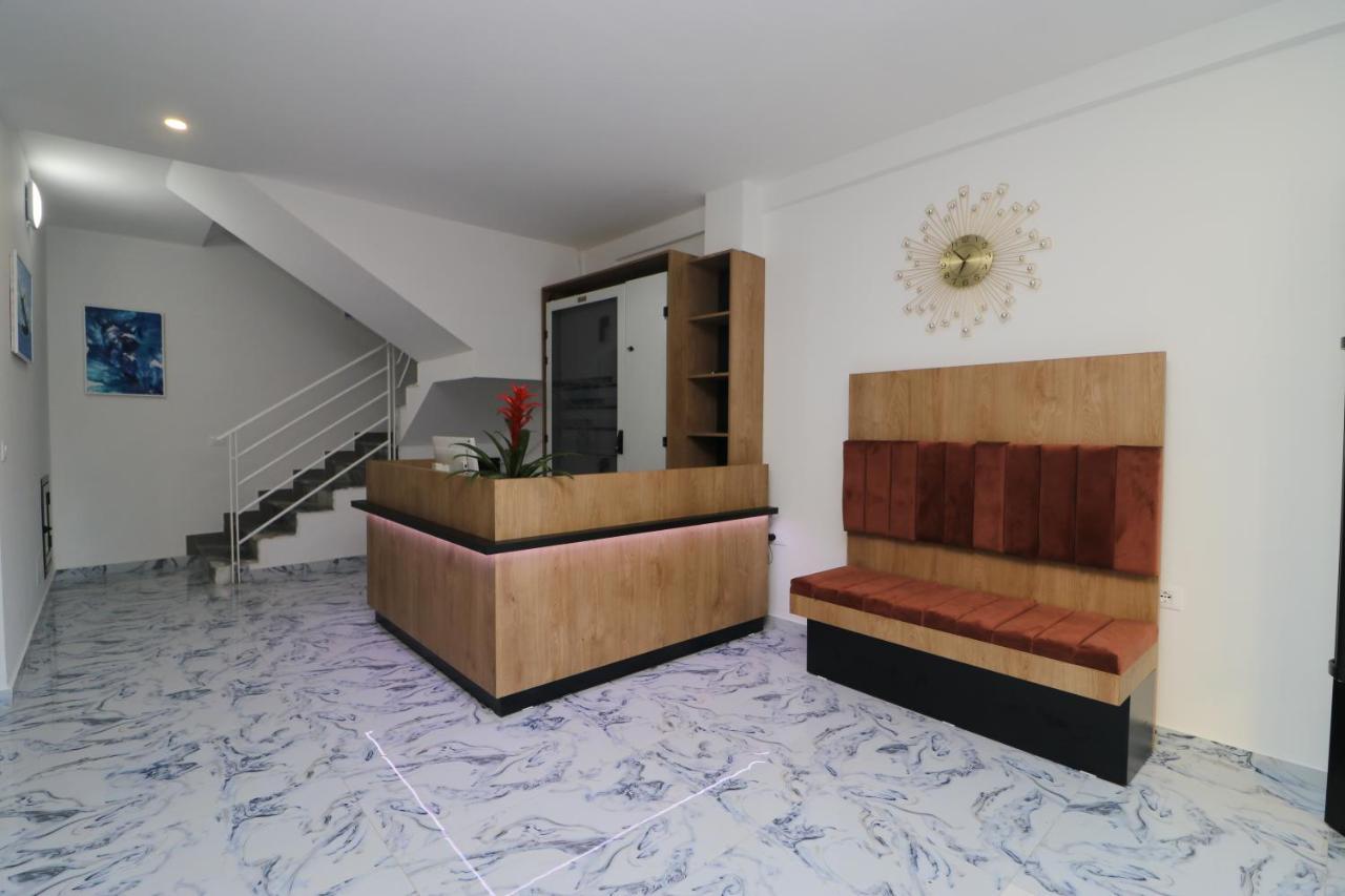 Heming-Way Hotel Durrës Buitenkant foto
