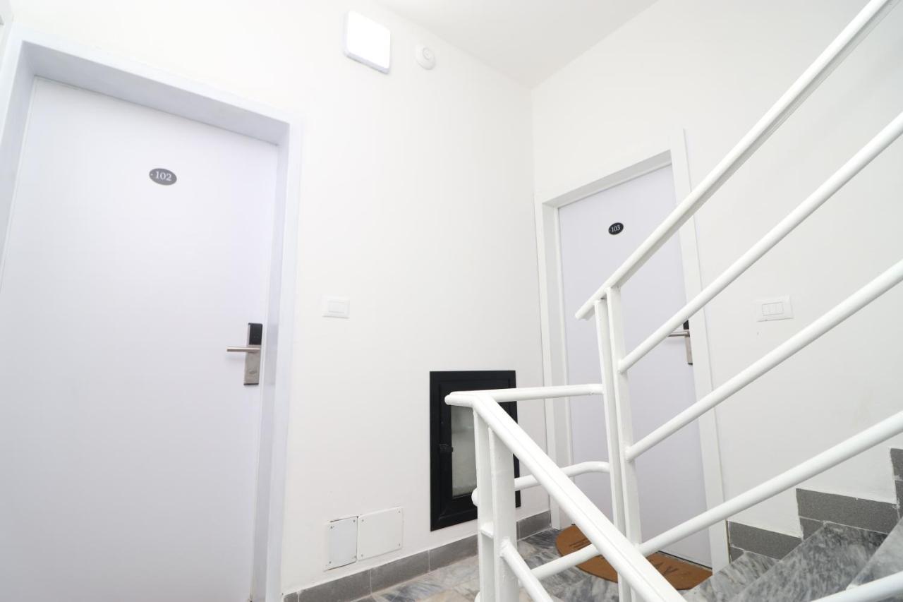 Heming-Way Hotel Durrës Buitenkant foto