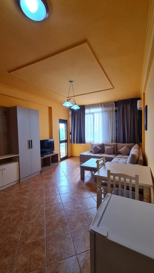 Heming-Way Hotel Durrës Buitenkant foto